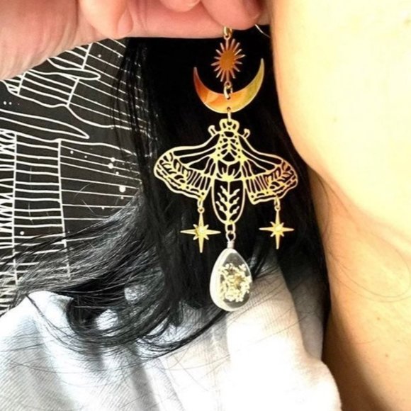 LIGHTWORKER Magic Moth + Dandelion Earrings - Picture 3 of 4